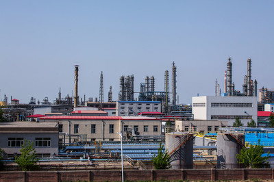 石油化工產業(yè)中的核心基石 化工廠與化工設備